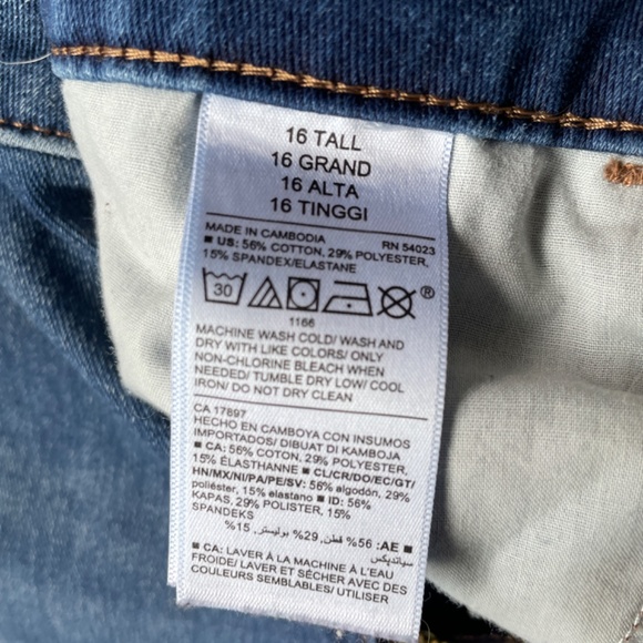 Old Navy Rockstar Super Skinny Jeans - Picture 3 of 8